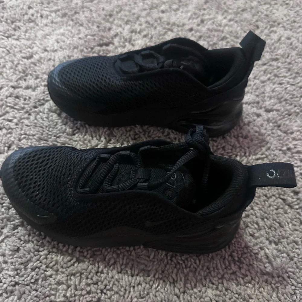 Gently Used Air Max 270 Casual Sneakers